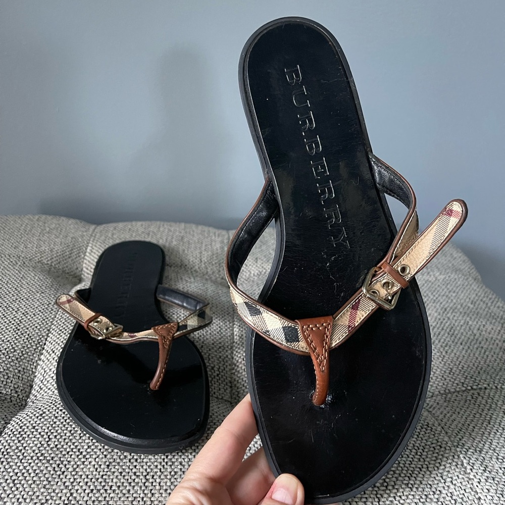 Burberry Black and Brown Sandals with Elegant Design